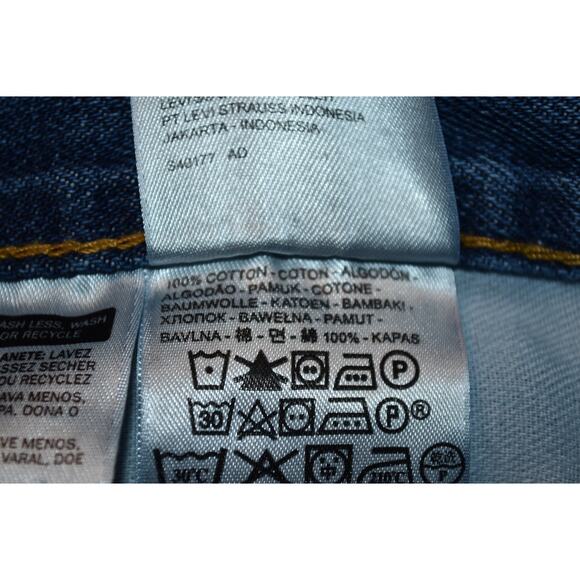 Levi's 560 Men's 44x32 Taper Fit Distressed Denim Jeans Light Wash - Picture 9 of 9